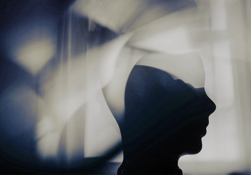 Psychosis in Bipolar Disorder: Symptoms, Treatment, and Ways to Cope