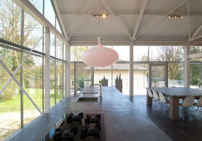 A Minimalist Greenhouse in Belgium