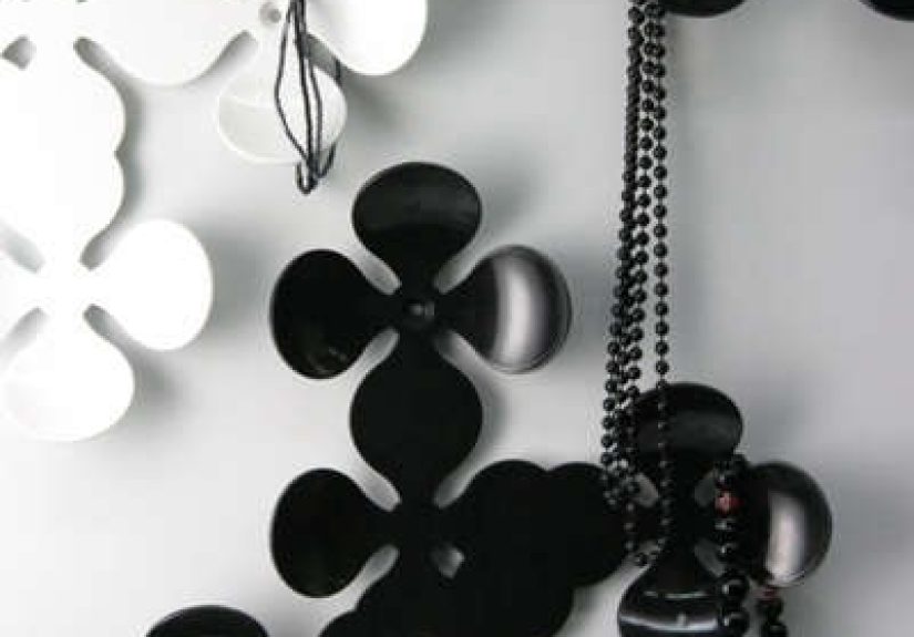 Bath: Black and White Flower Hooks