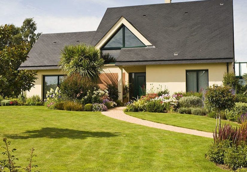 How to Aerate Your Lawn for Healthier Grass in Spring 2017