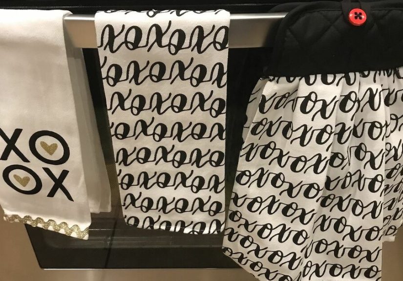 How to Make a Farmhouse Hanging Kitchen Towel! DIY Tutorial