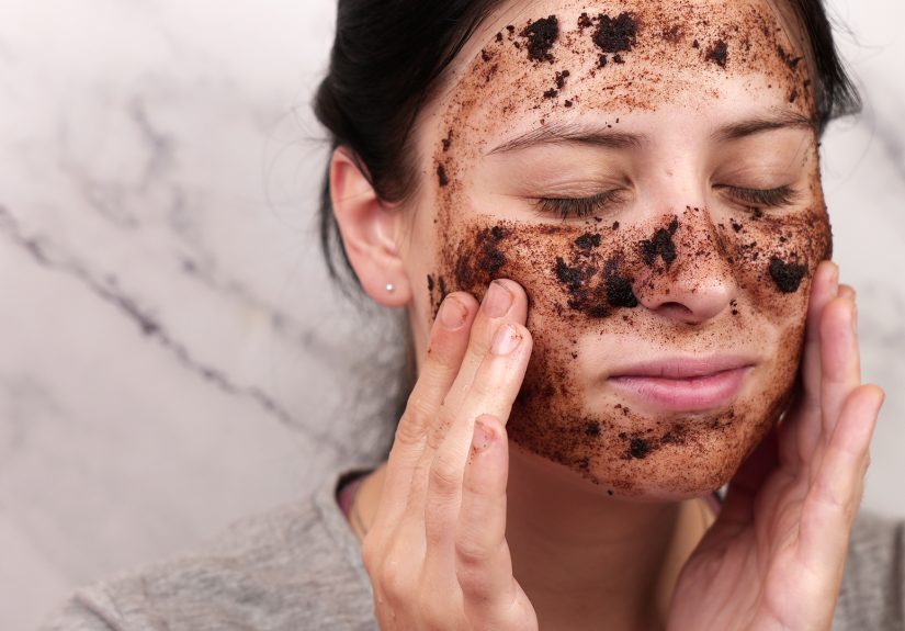How to Make a Sugar and Coffee Scrub: 2 Exfoliating Recipes