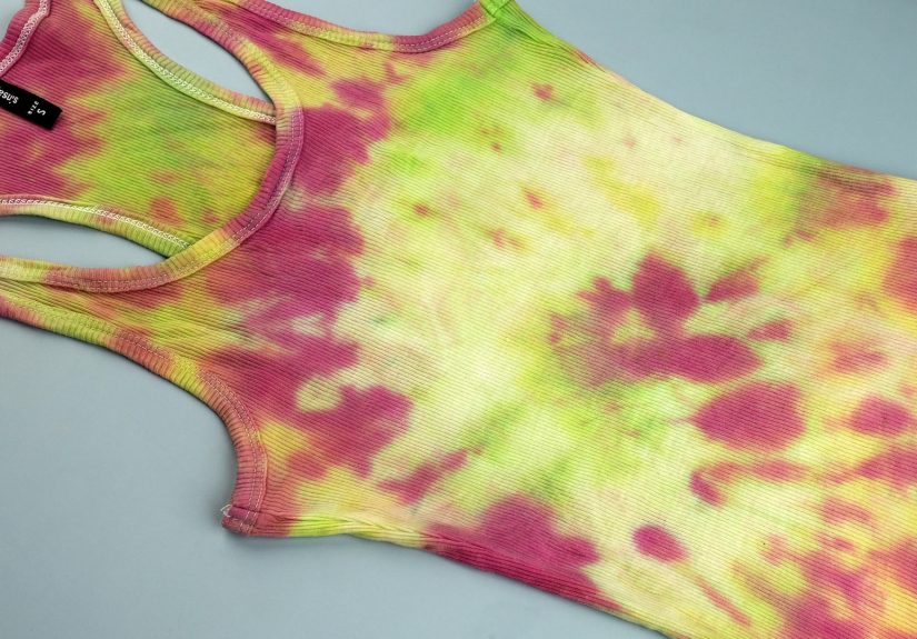 How to Tie Dye a Shirt: 3 Easy Step by Step Patterns