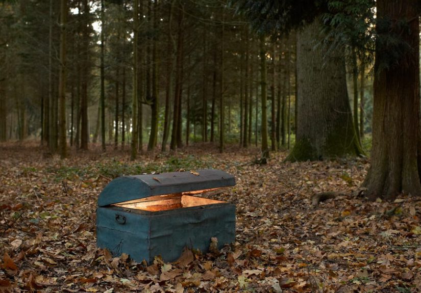 Medieval Denarii ‘Jackpot’ Unearthed by Woman on a Stroll