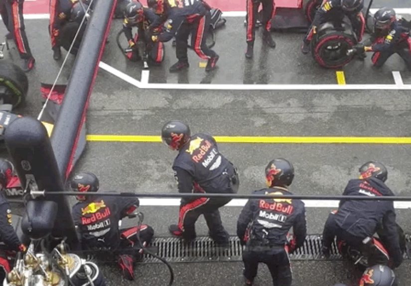 Watch the Fastest Tire Change In the History of Formula 1