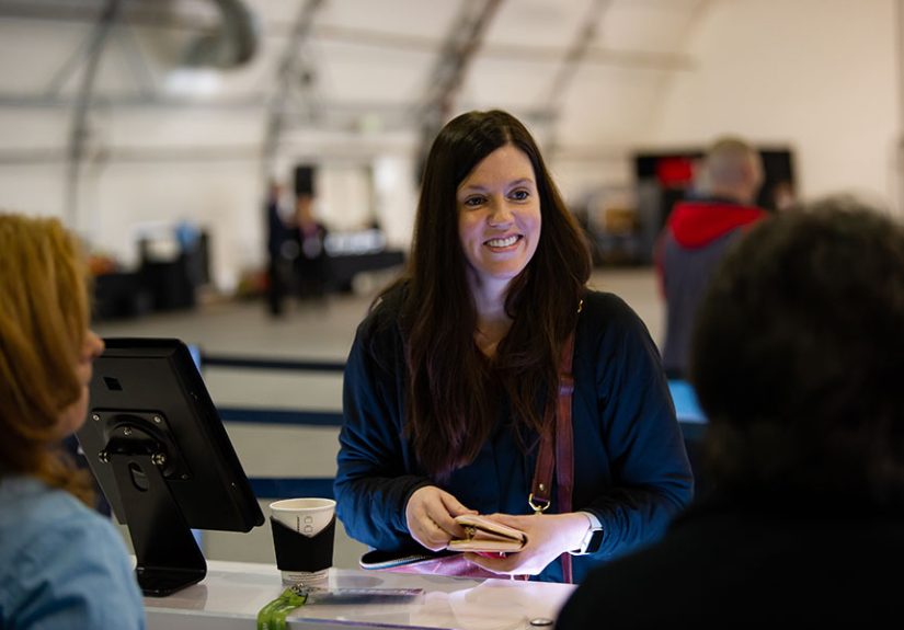 What does Jason M. Lemkin think is the ideal team structure for a SaaS company to get the first 10 unaffiliated customers?