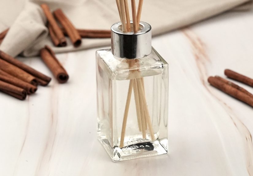 3 Ways to Make Vanilla Cinnamon Room Scent