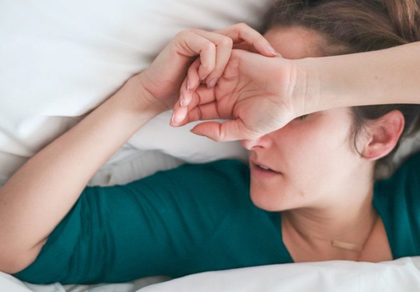 Cómo dormir cuando tienes tos: 12 consejos