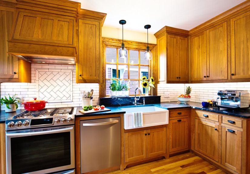 Does Plywood Have an Advantage Over Solid Wood Kitchen Cabinets?