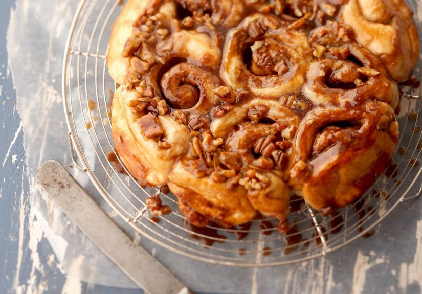 Easy Creamy Caramel-Pecan Rolls Recipe