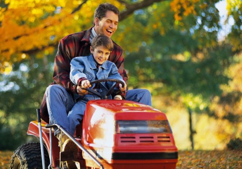 How to Fix a John Deere Riding Mower