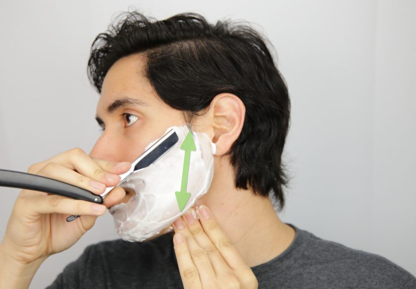 How to Hold a Straight Razor: 10 Steps