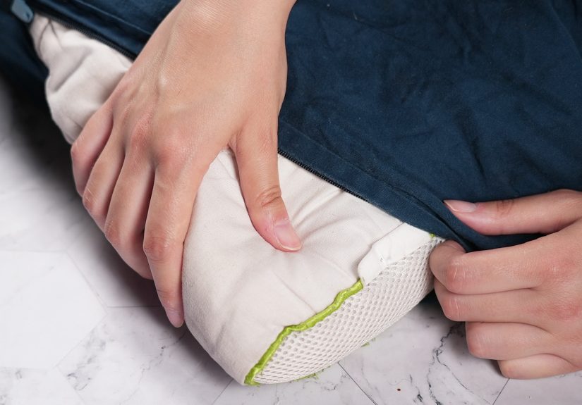 How to Wash a Pillow in the Washing Machine: 12 Steps