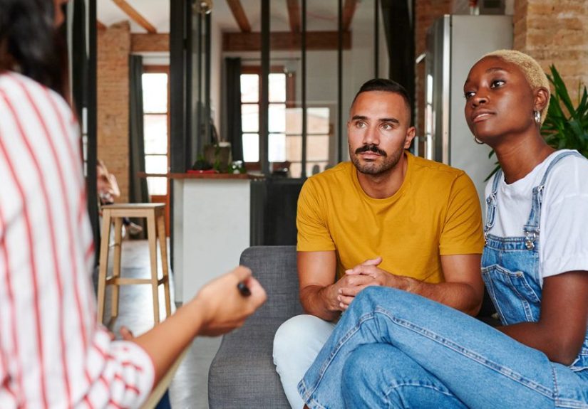 What Is Pistanthrophobia, or the Fear of Trusting People?