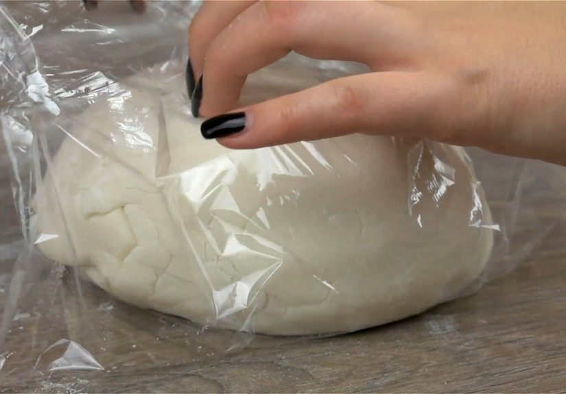 How to Make Gum Paste: 2 Easy Recipes