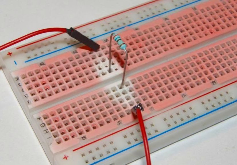 Thermochromic Treatment Keeps Solderless Breadboards Smokeless