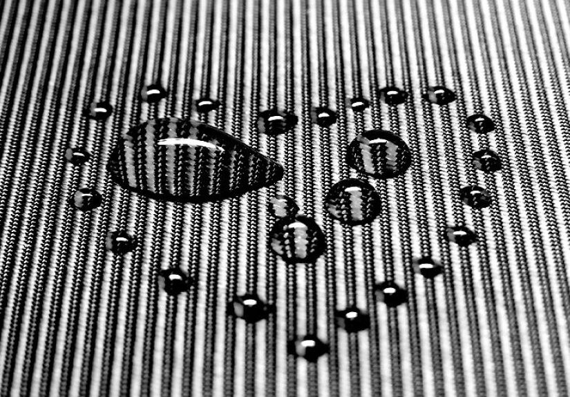 Why might low blood sodium levels occur alongside heart failure?