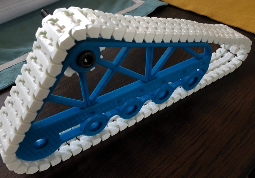 3D Printed Tank Track Pops Together With Plastic BB For Hinge