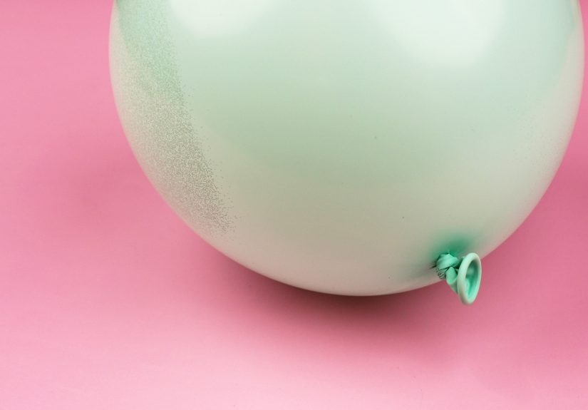 4 Ways to Make a Glitter Bomb