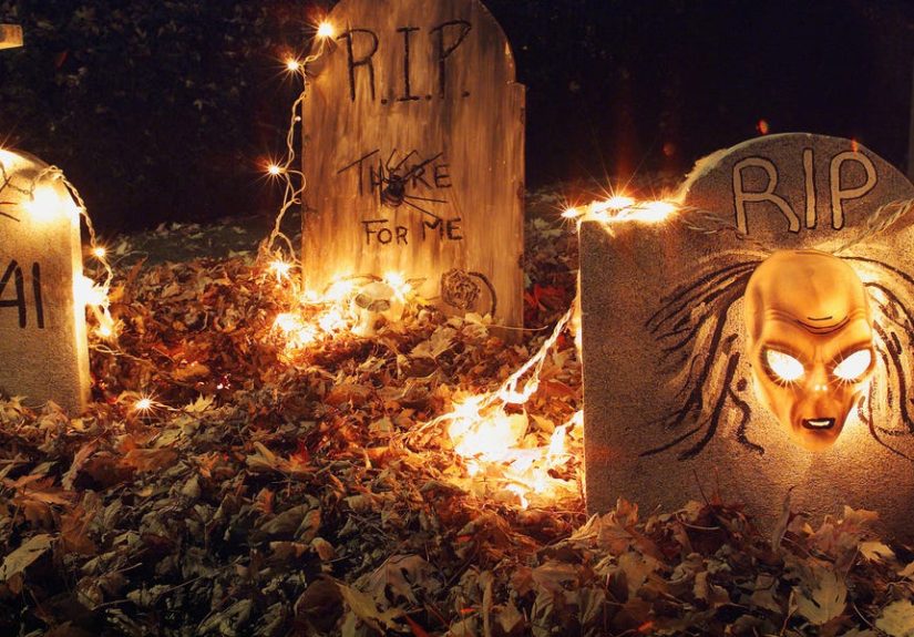 5 Ways to Light Up Your Yard for Halloween