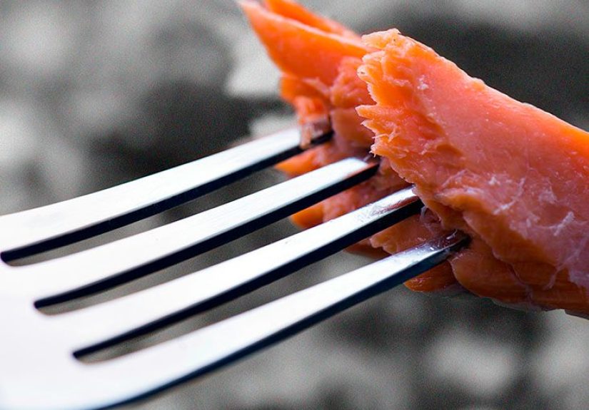 Aceite de pescado para ojos secos: Beneficios y riesgos