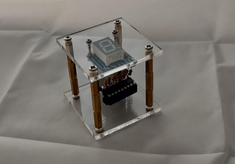 Electronic Dice Is Introduction To Microcontroller Programming