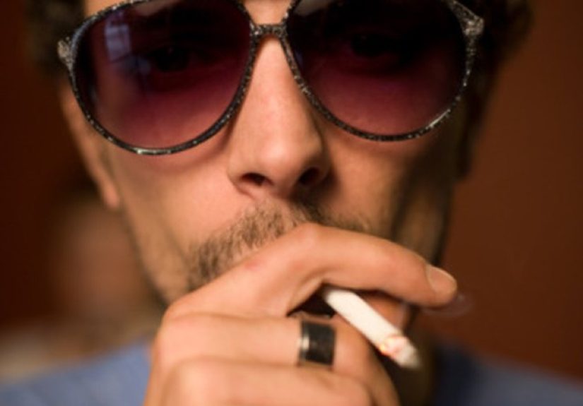 How to Clean Walls Dirty From Cigarette Smoke