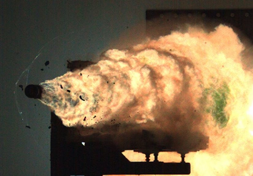 The Pentagon Wants to Fire Railgun Projectiles From Army Howitzers