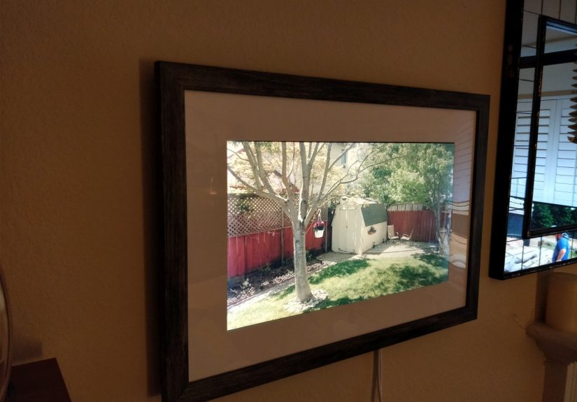 Shoot-And-Forget Digital Photo Frame