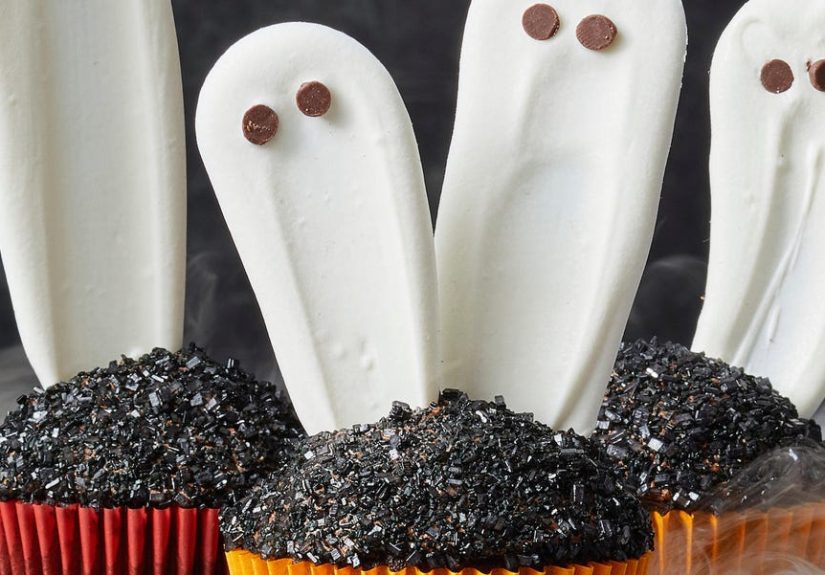 Best White Chocolate Ghost Cupcakes Recipe - How to Make White Chocolate Ghost Cupcakes
