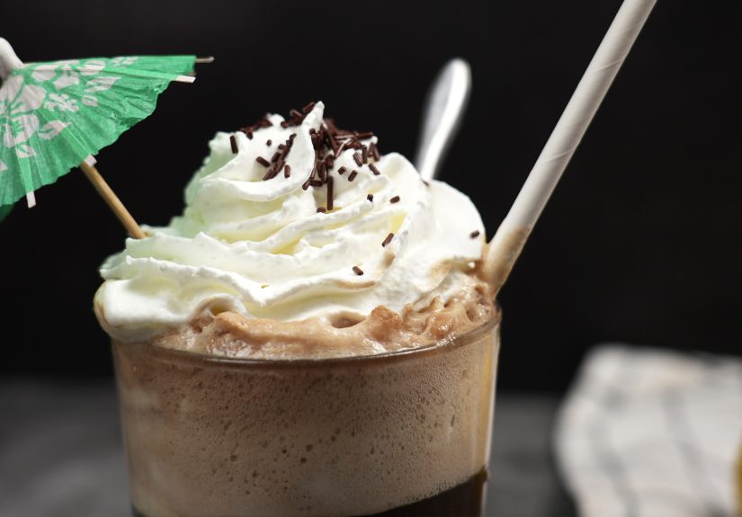 How to Make a Coke Float: Classic Recipes & Tasty Variations